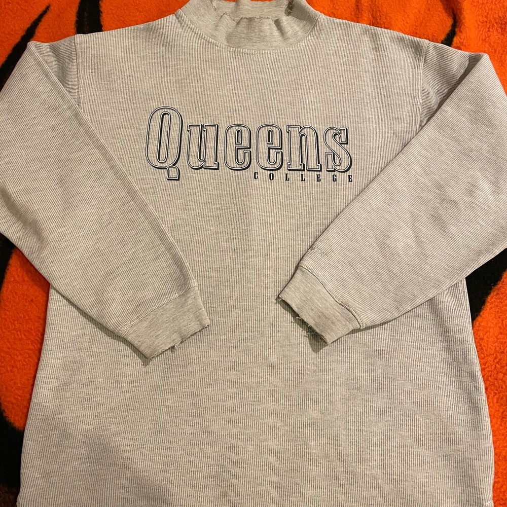 Vintage Distressed Jansport Queens College Turtleneck Sweatshirt Size Large